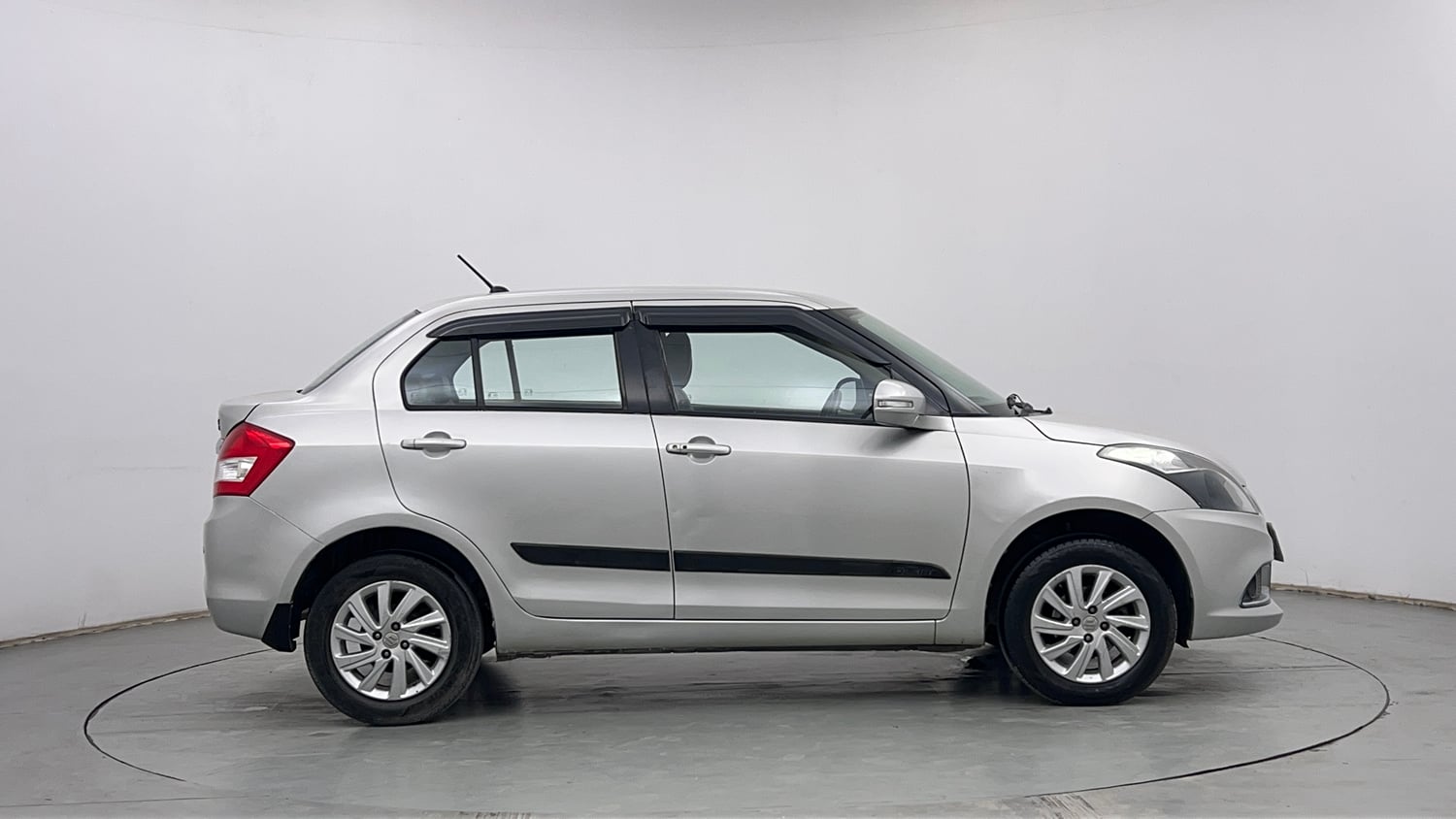 Used 2015 Maruti Suzuki Swift Dzire ZXI Petrol Manual exterior RIGHT SIDE VIEW