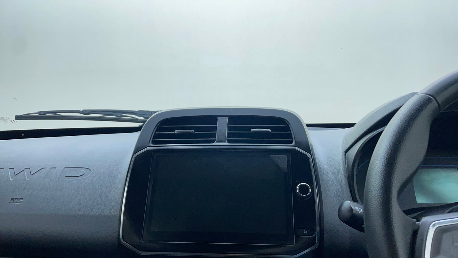 Used 2019 Renault Kwid 1.0 RXT AMT Opt Petrol Automatic top_features Touch screen infotainment system