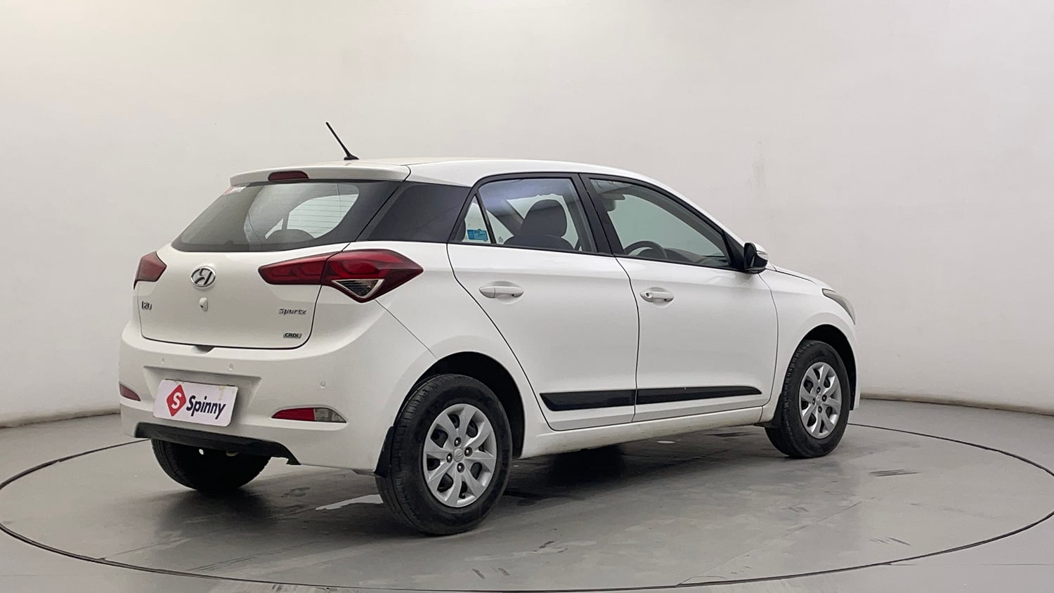 Used 2016 Hyundai Elite i20 Sportz 1.4 CRDI Diesel Manual exterior RIGHT REAR CORNER VIEW