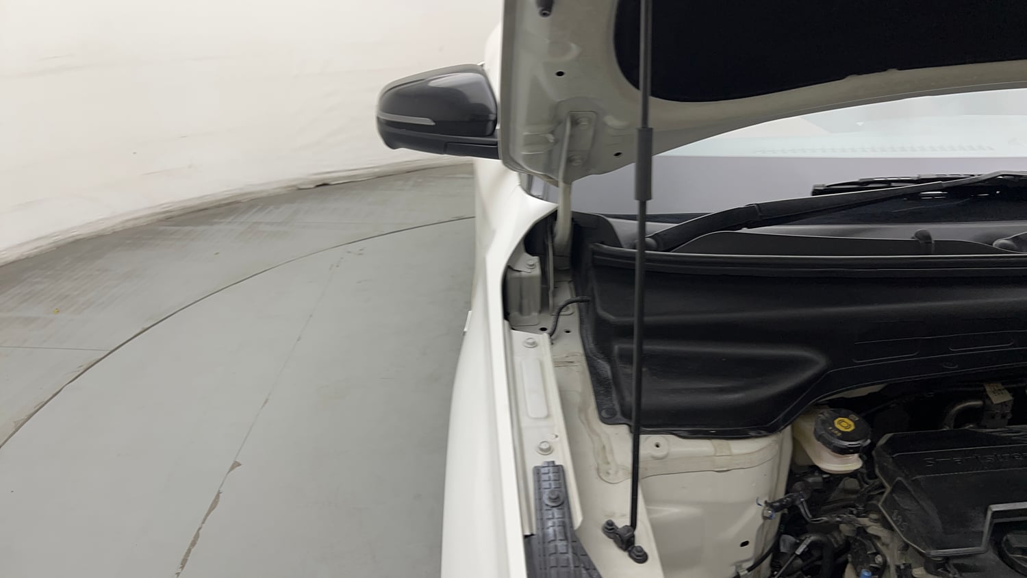 Used 2022 Hyundai Alcazar Signature (O) 6 STR 2.0 Petrol AT Dual Tone Petrol Automatic engine ENGINE RIGHT SIDE HINGE & APRON VIEW