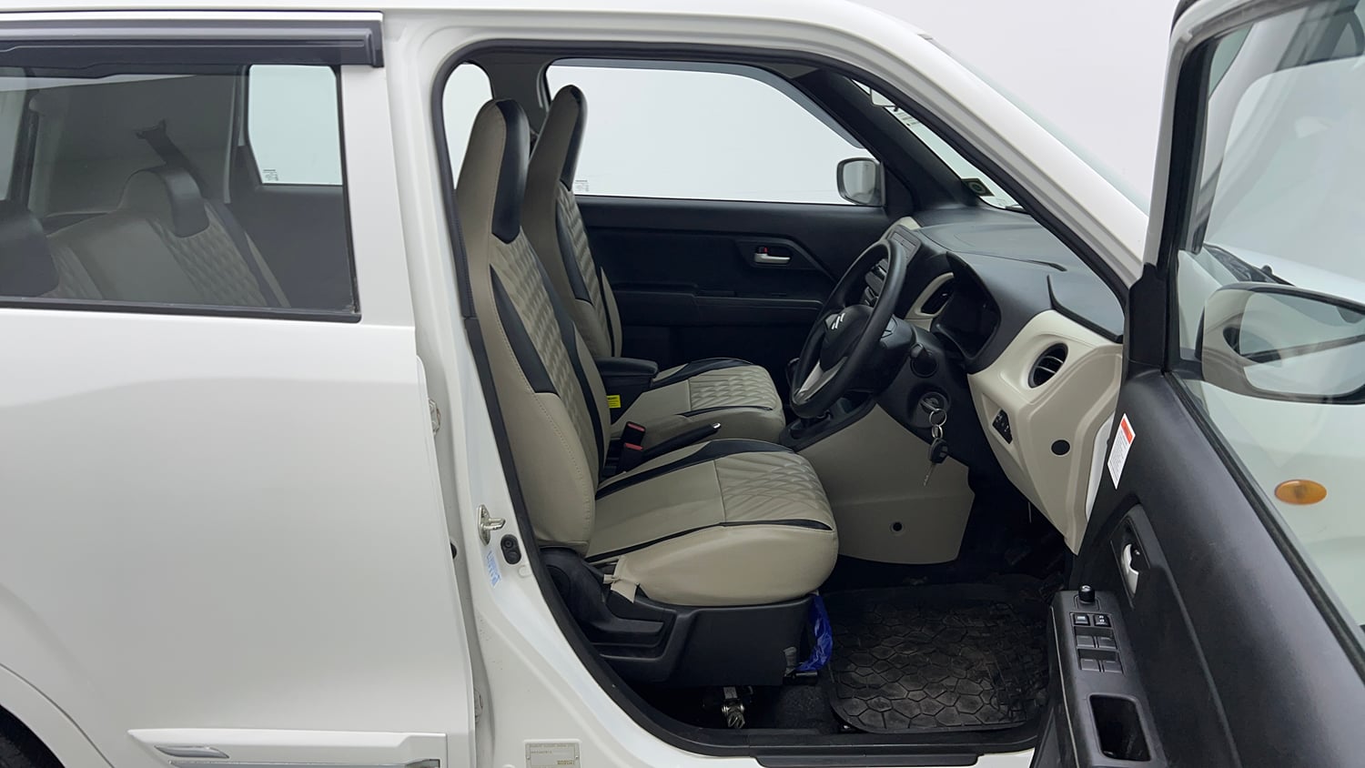 Used 2024 Maruti Suzuki Wagon R VXI 1.0 CNG Cng Manual interior RIGHT SIDE FRONT DOOR CABIN VIEW