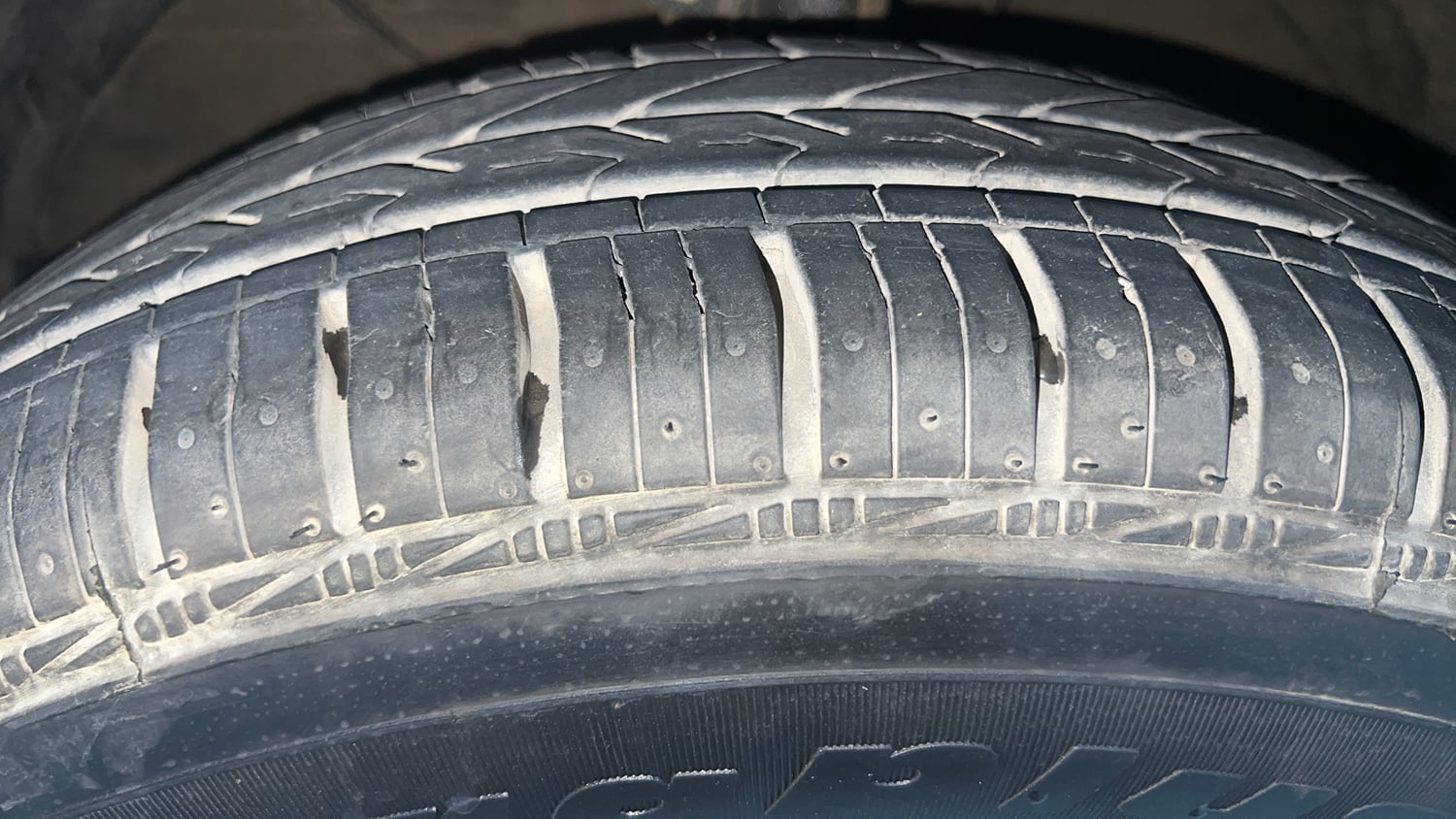 Used 2020 Maruti Suzuki Dzire VXi AGS Petrol Automatic tyres LEFT FRONT TYRE TREAD VIEW