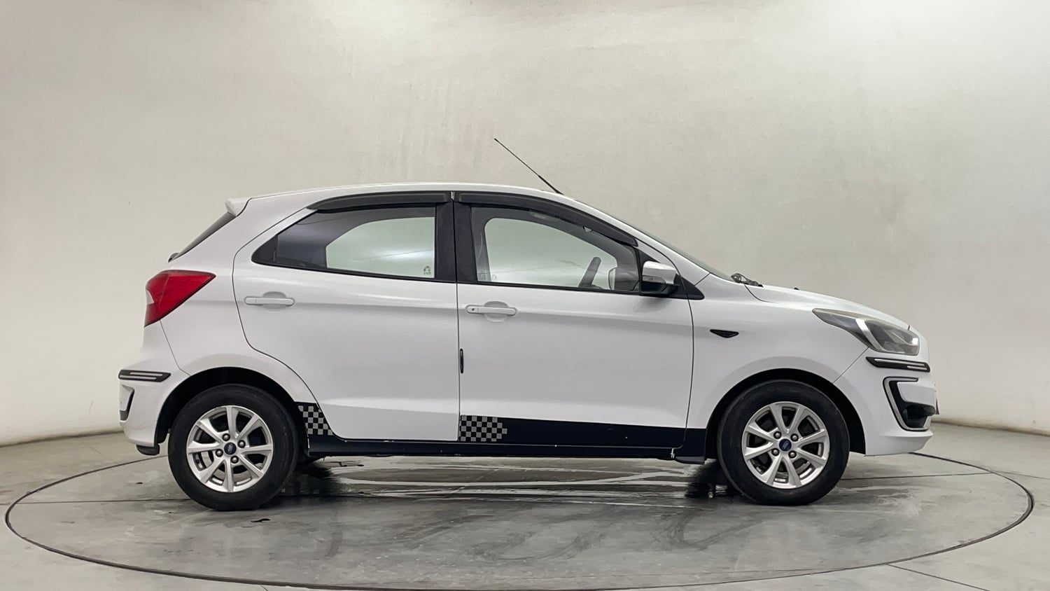 Used 2019 Ford Figo Titanium 1.5 Ti-VCT AT Petrol Automatic exterior RIGHT SIDE VIEW