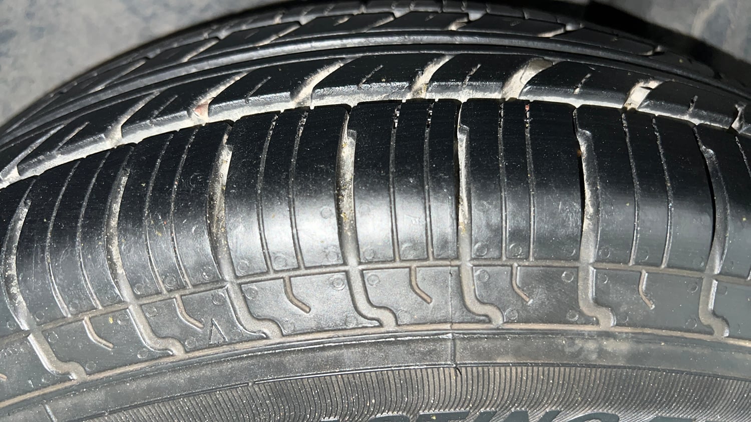 Used 2017 Maruti Suzuki Swift VXi Petrol Manual tyres LEFT REAR TYRE TREAD VIEW