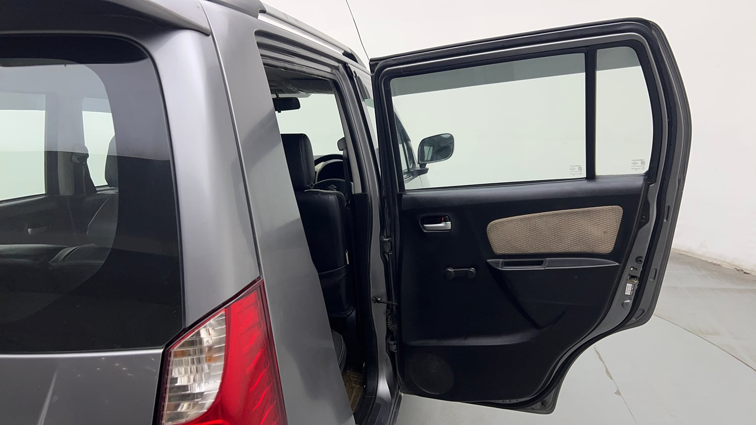 Used 2017 Maruti Suzuki Wagon R 1.0 LXI CNG (outside fitted) Cng Manual interior RIGHT REAR DOOR OPEN VIEW