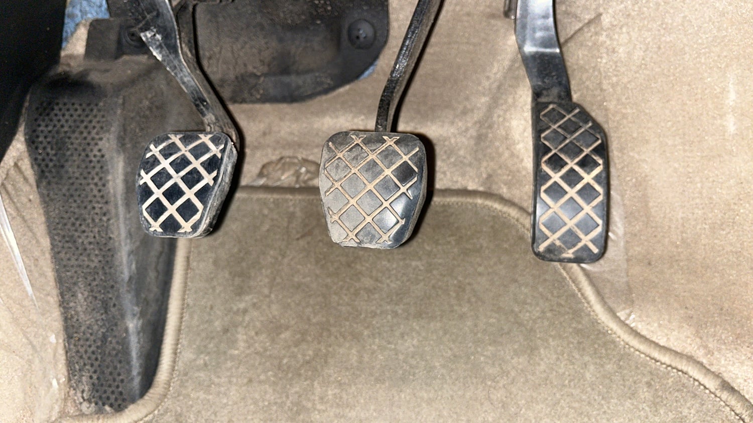 Used 2016 Volkswagen Ameo Highline1.2L (P) Petrol Manual interior PEDALS VIEW