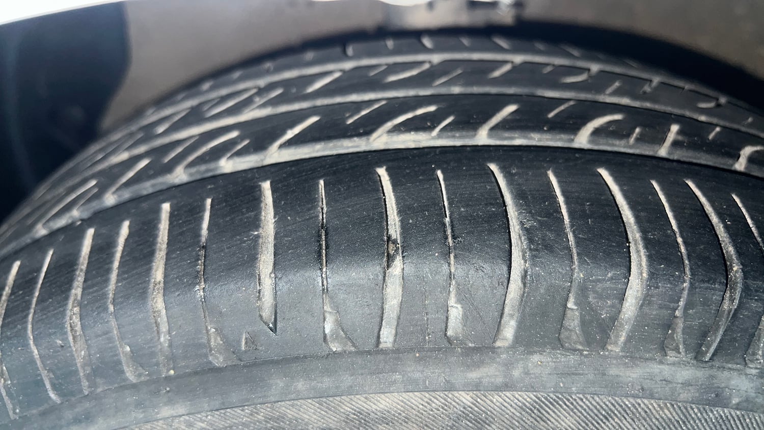 Used 2016 Hyundai Grand i10 Magna AT 1.2 Kappa VTVT Petrol Automatic tyres LEFT FRONT TYRE TREAD VIEW