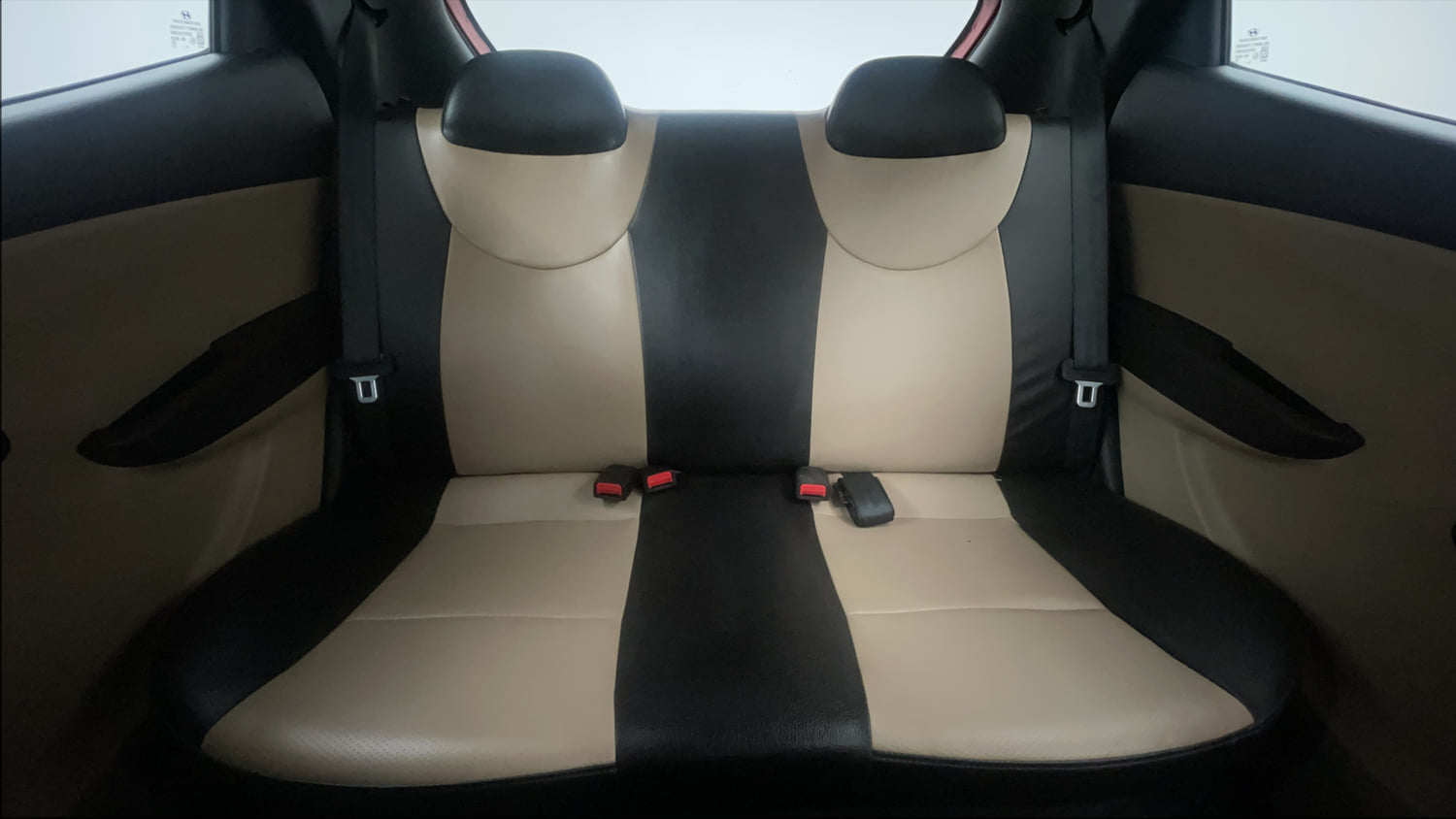 Used 2017 Hyundai Eon Era + Petrol Manual interior REAR SEAT CONDITION VIEW
