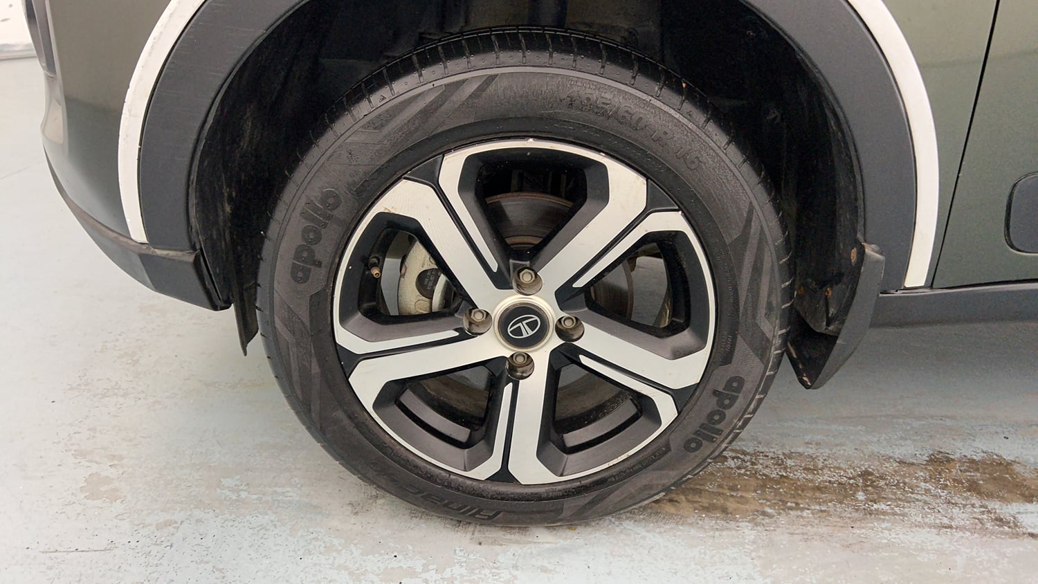 Used 2021 Tata Nexon XMA (S) Diesel Diesel Automatic tyres LEFT FRONT TYRE RIM VIEW