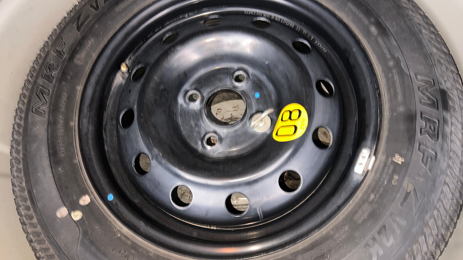 Used 2015 Maruti Suzuki Swift Dzire ZXI Petrol Manual tyres SPARE TYRE VIEW