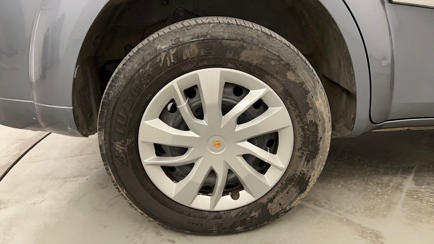 Used 2016 Mahindra XUV500 W4 Diesel Manual tyres RIGHT REAR TYRE RIM VIEW
