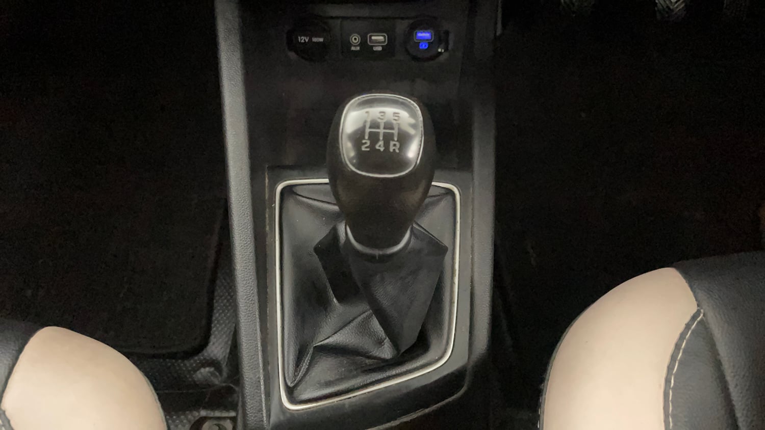 Used 2018 Hyundai Elite i20 Asta 1.2 Petrol Manual interior GEAR  KNOB VIEW