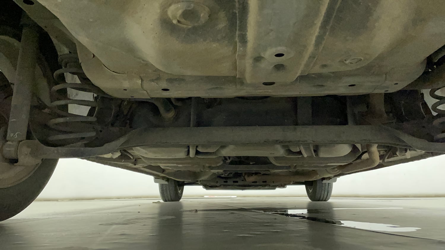 Used 2017 Honda City V Petrol Manual extra REAR UNDERBODY VIEW (TAKEN FROM REAR)