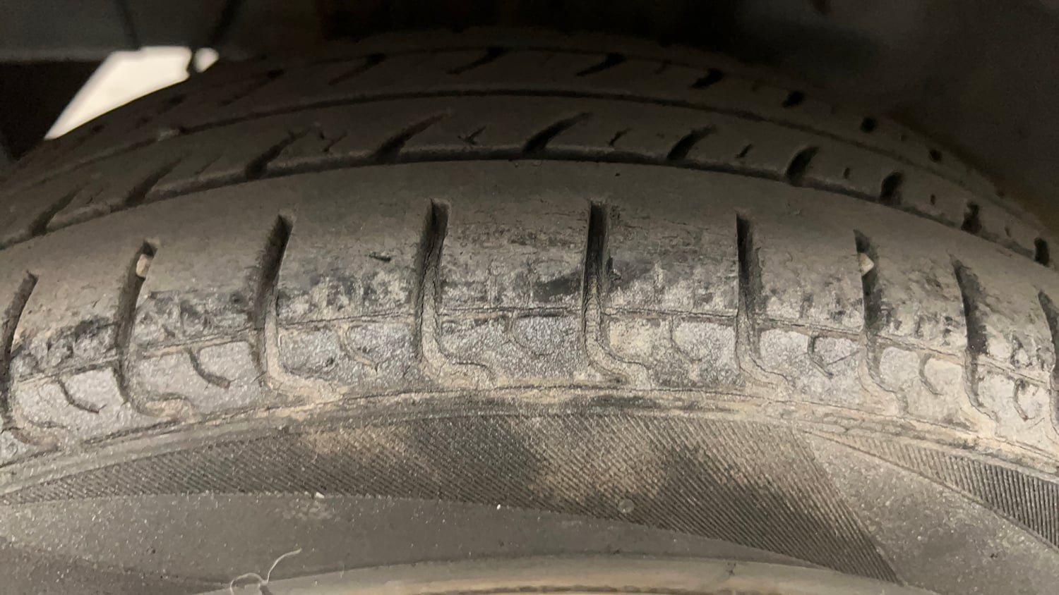 Used 2017 Hyundai Eon Magna + Petrol Manual tyres RIGHT REAR TYRE TREAD VIEW