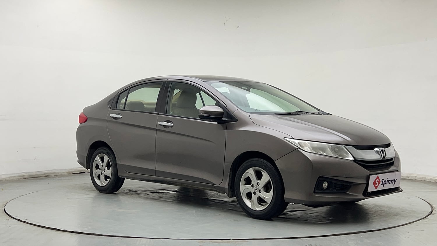 Used 2015 Honda City V Petrol Manual exterior RIGHT FRONT CORNER VIEW