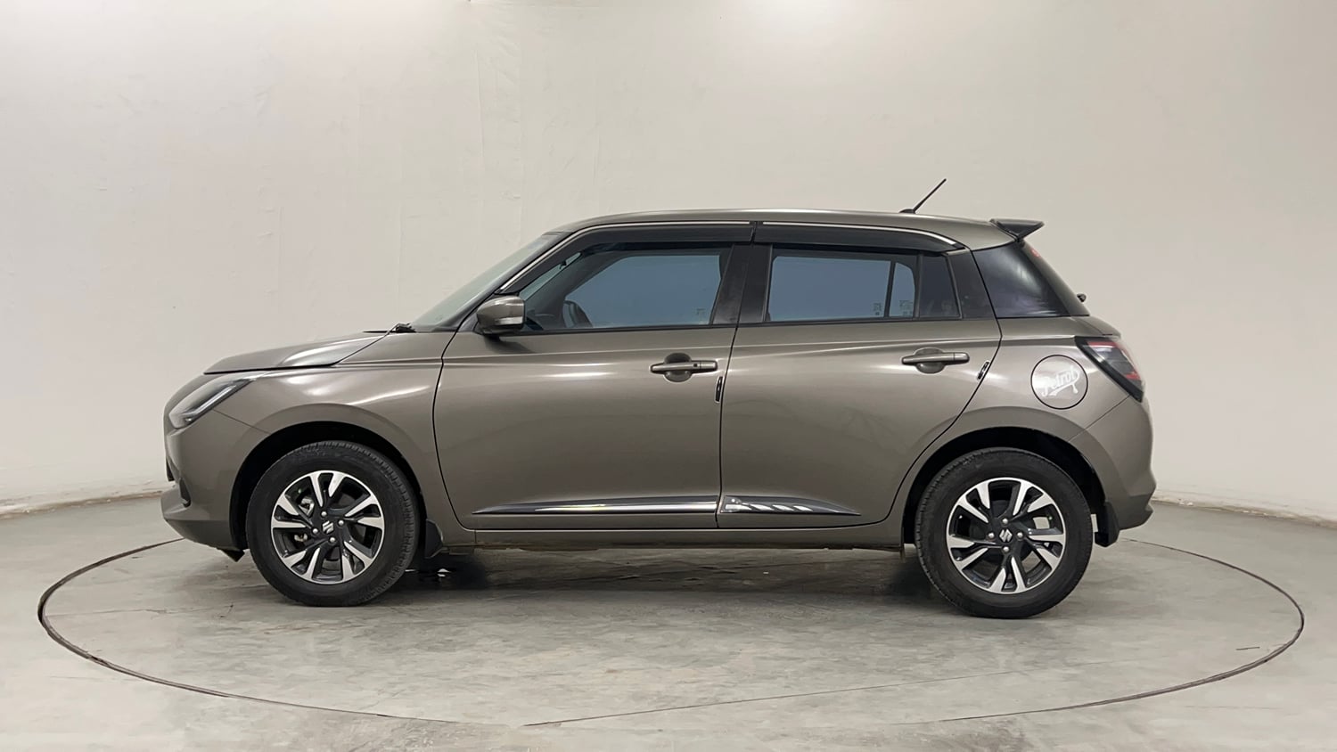 Used 2025 Maruti Suzuki Swift ZXi Plus Petrol Manual exterior LEFT SIDE VIEW