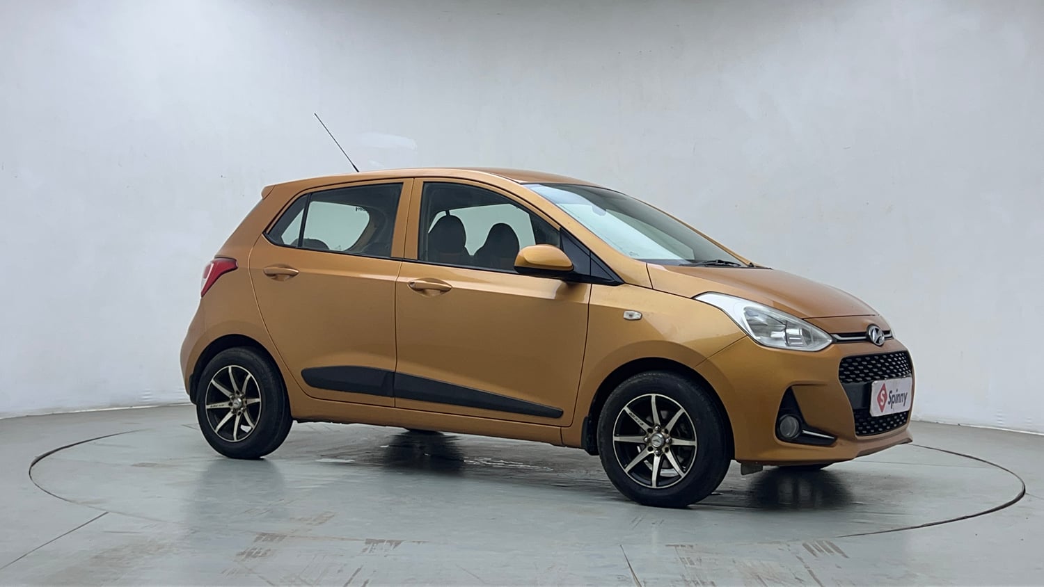Used 2018 Hyundai Grand i10 Magna 1.2 Kappa VTVT Petrol Manual exterior RIGHT FRONT CORNER VIEW