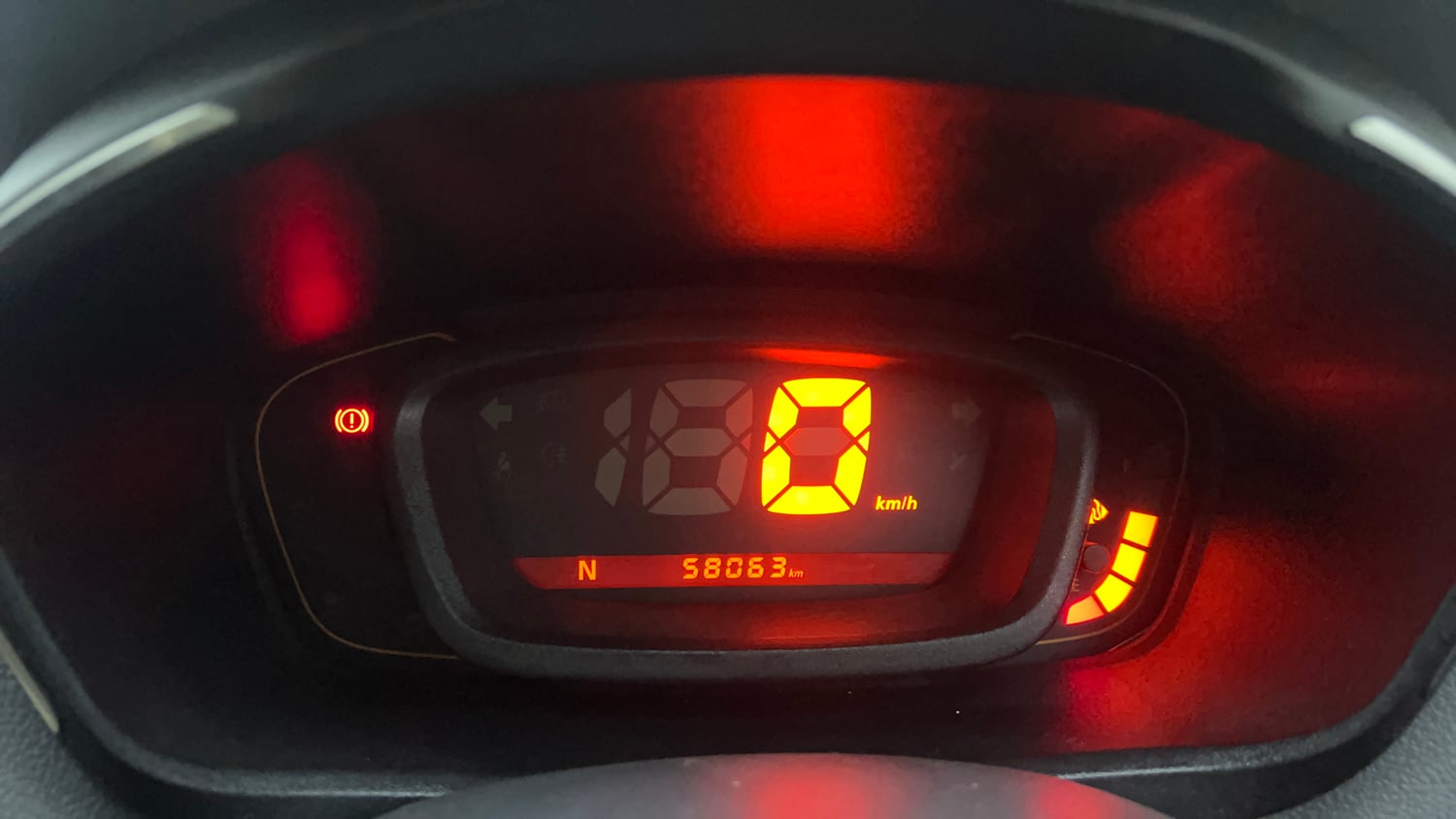 Used 2017 Renault Kwid 1.0 RXT AMT Petrol Automatic interior CLUSTERMETER VIEW