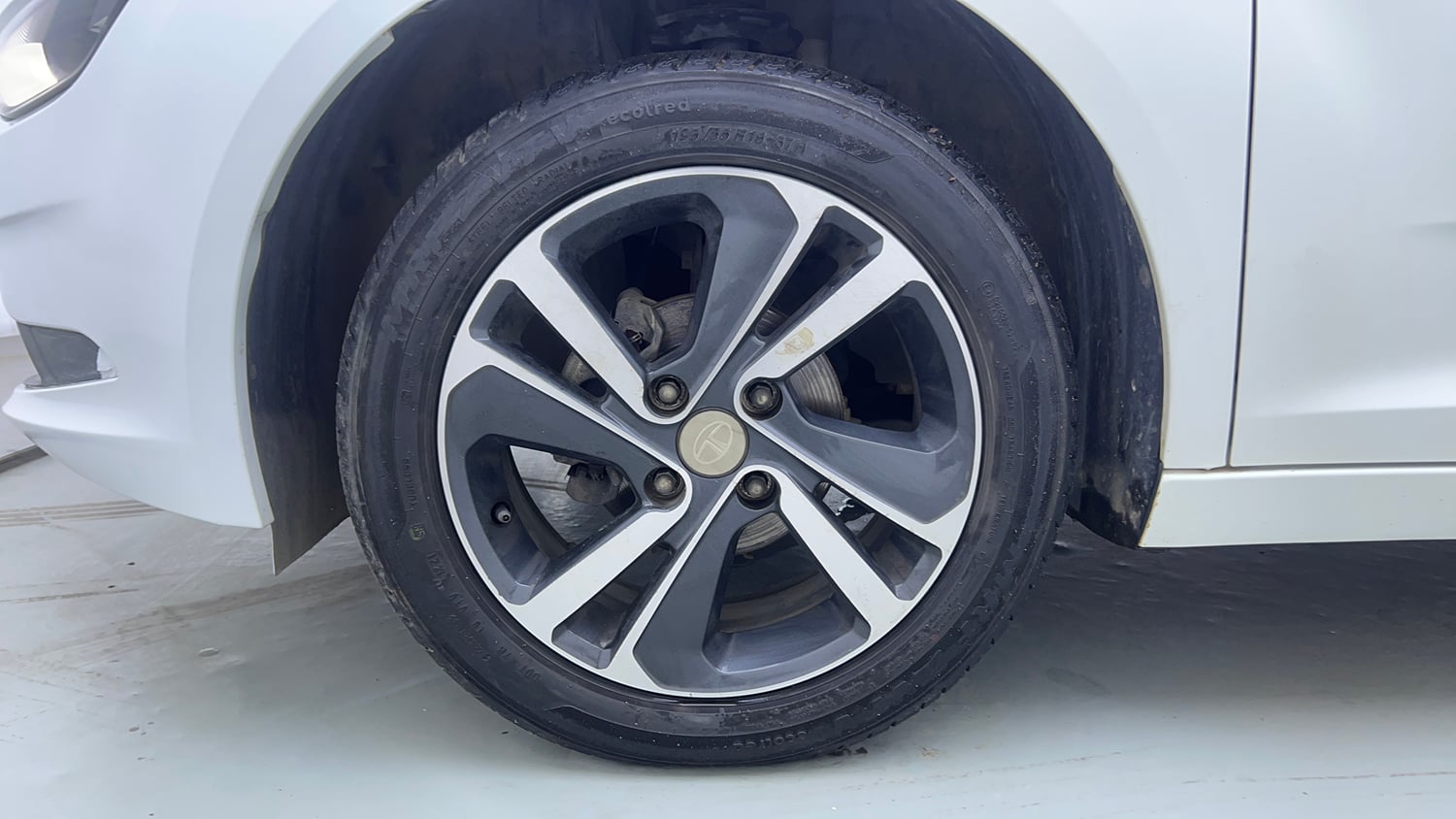 Used 2021 Tata Altroz XZ Petrol Petrol Manual tyres LEFT FRONT TYRE RIM VIEW