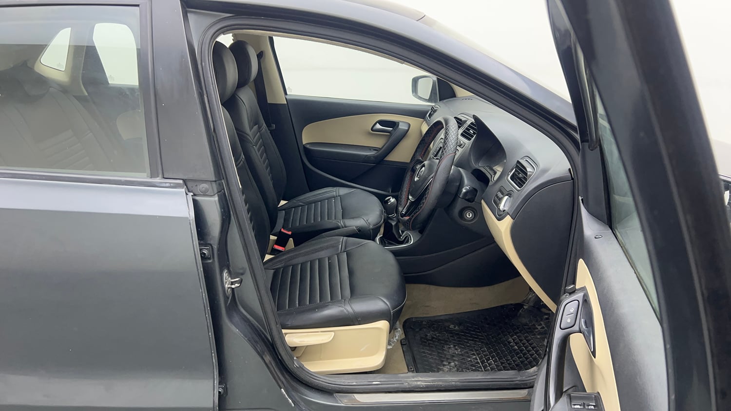 Used 2015 Volkswagen Polo Highline1.2L (P) Petrol Manual interior RIGHT SIDE FRONT DOOR CABIN VIEW
