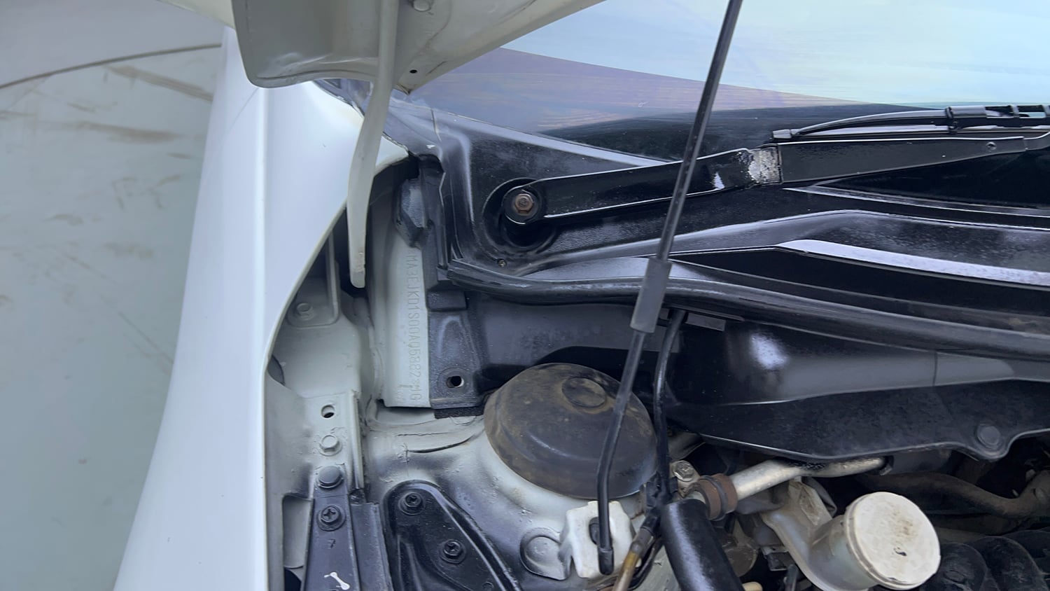 Used 2016 Maruti Suzuki Swift Dzire VXI AT Petrol Automatic engine ENGINE RIGHT SIDE HINGE & APRON VIEW