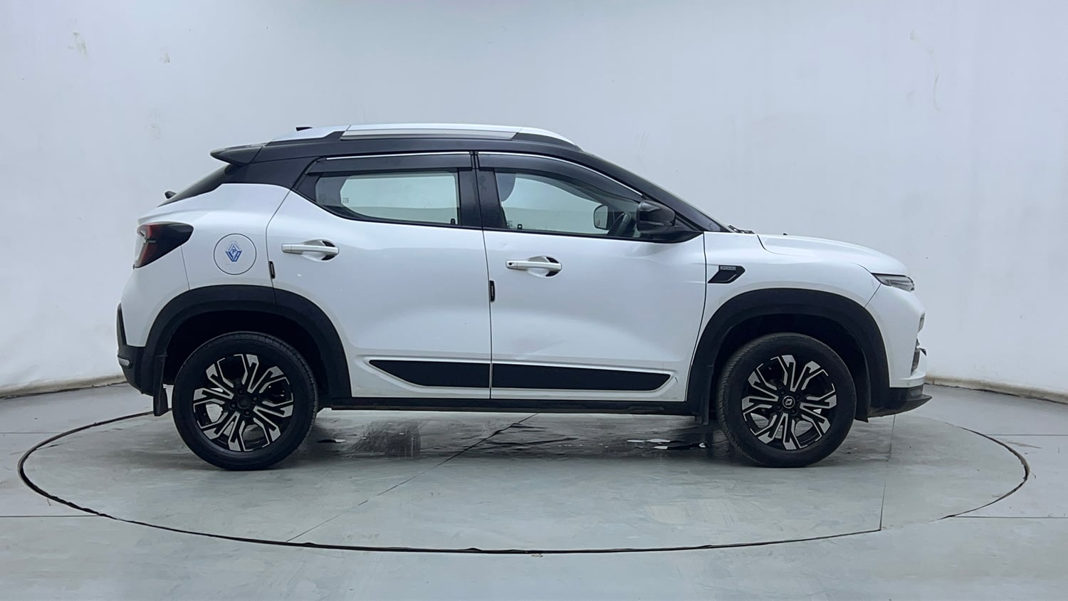 Used 2021 Renault Kiger RXZ AMT Dual Tone Petrol Automatic exterior RIGHT SIDE VIEW