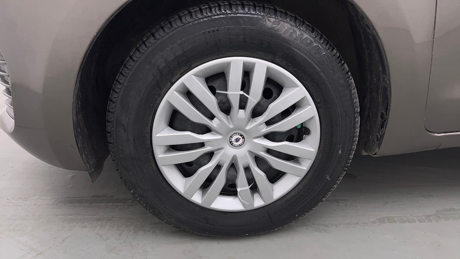 Used 2020 Maruti Suzuki Swift VXi Petrol Manual tyres LEFT FRONT TYRE RIM VIEW