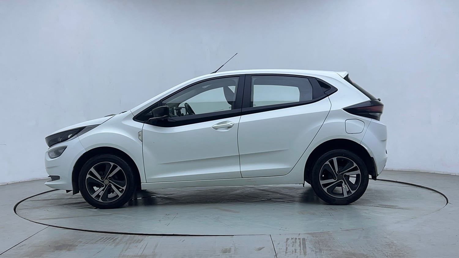Used 2021 Tata Altroz XZ Petrol Petrol Manual exterior LEFT SIDE VIEW