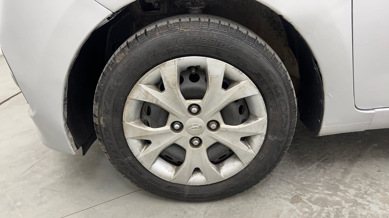 Used 2015 Hyundai Grand i10 Magna 1.2 Kappa VTVT Petrol Manual tyres LEFT FRONT TYRE RIM VIEW
