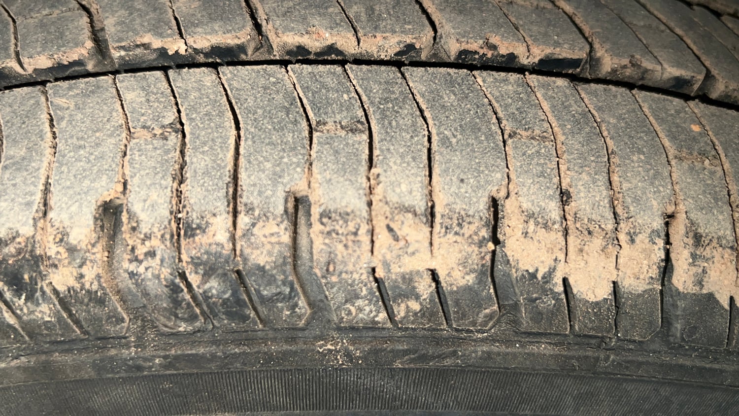 Used 2013 Honda Amaze 1.2 S i-VTEC Petrol Manual tyres RIGHT FRONT TYRE TREAD VIEW