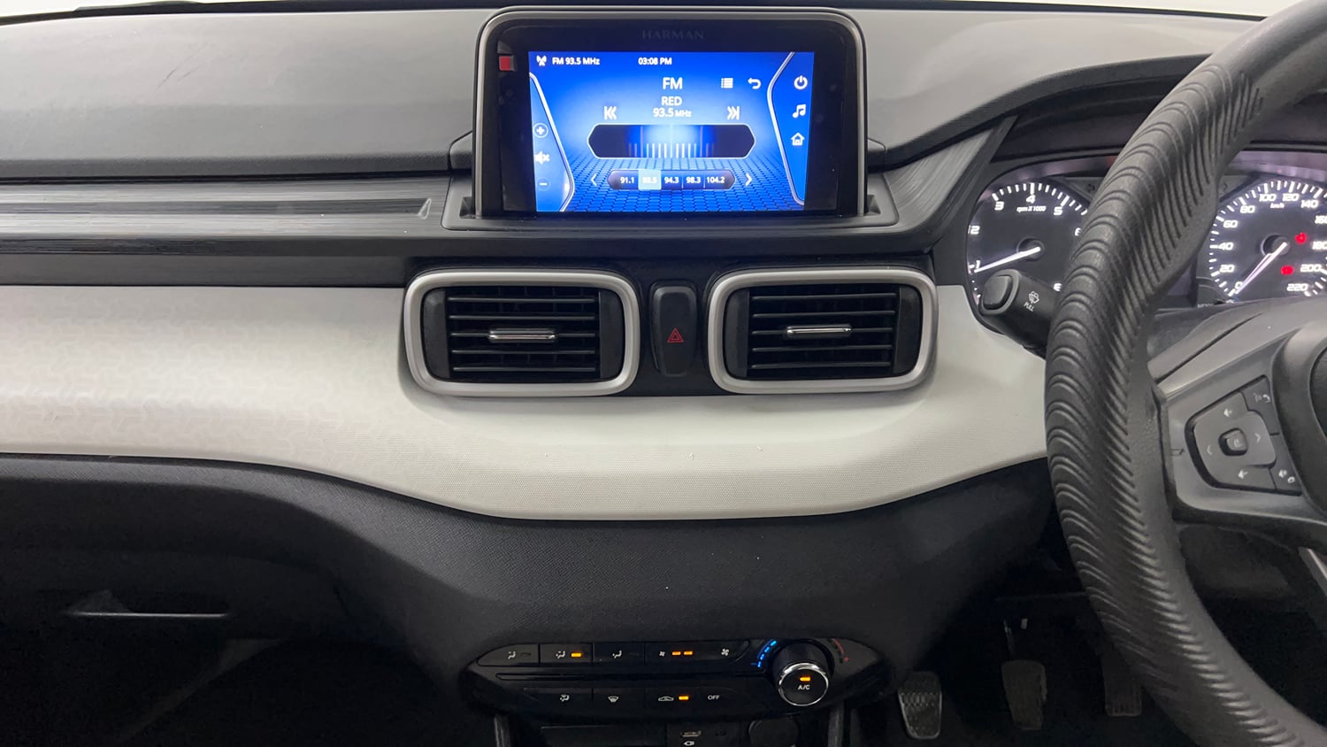 Used 2022 Tata Punch Accomplished Dazzle Pack MT Petrol Manual interior MUSIC SYSTEM & AC CONTROL VIEW