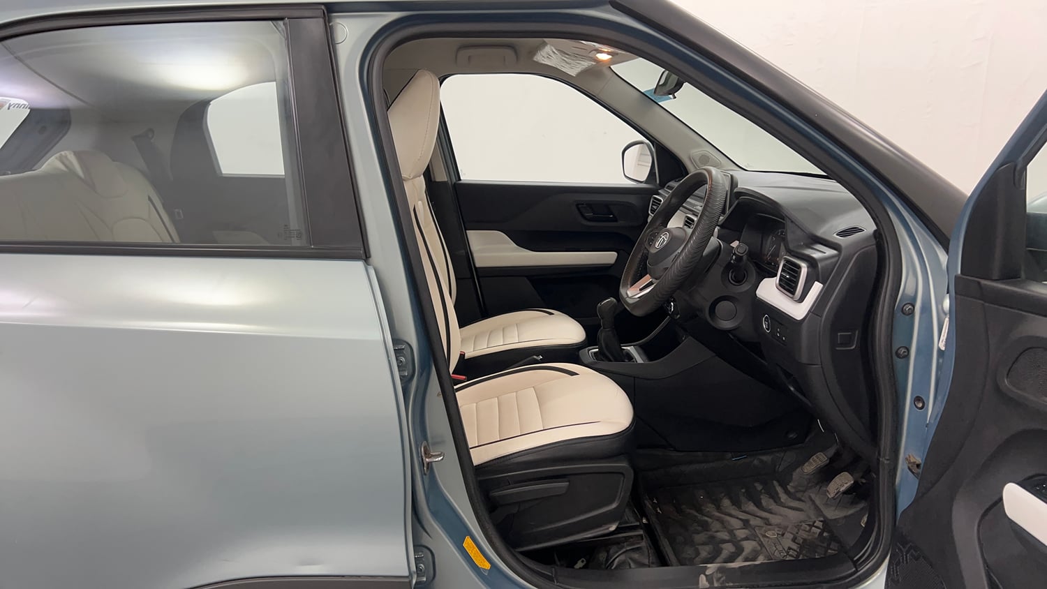 Used 2022 Tata Punch Accomplished Dazzle Pack MT Petrol Manual interior RIGHT SIDE FRONT DOOR CABIN VIEW