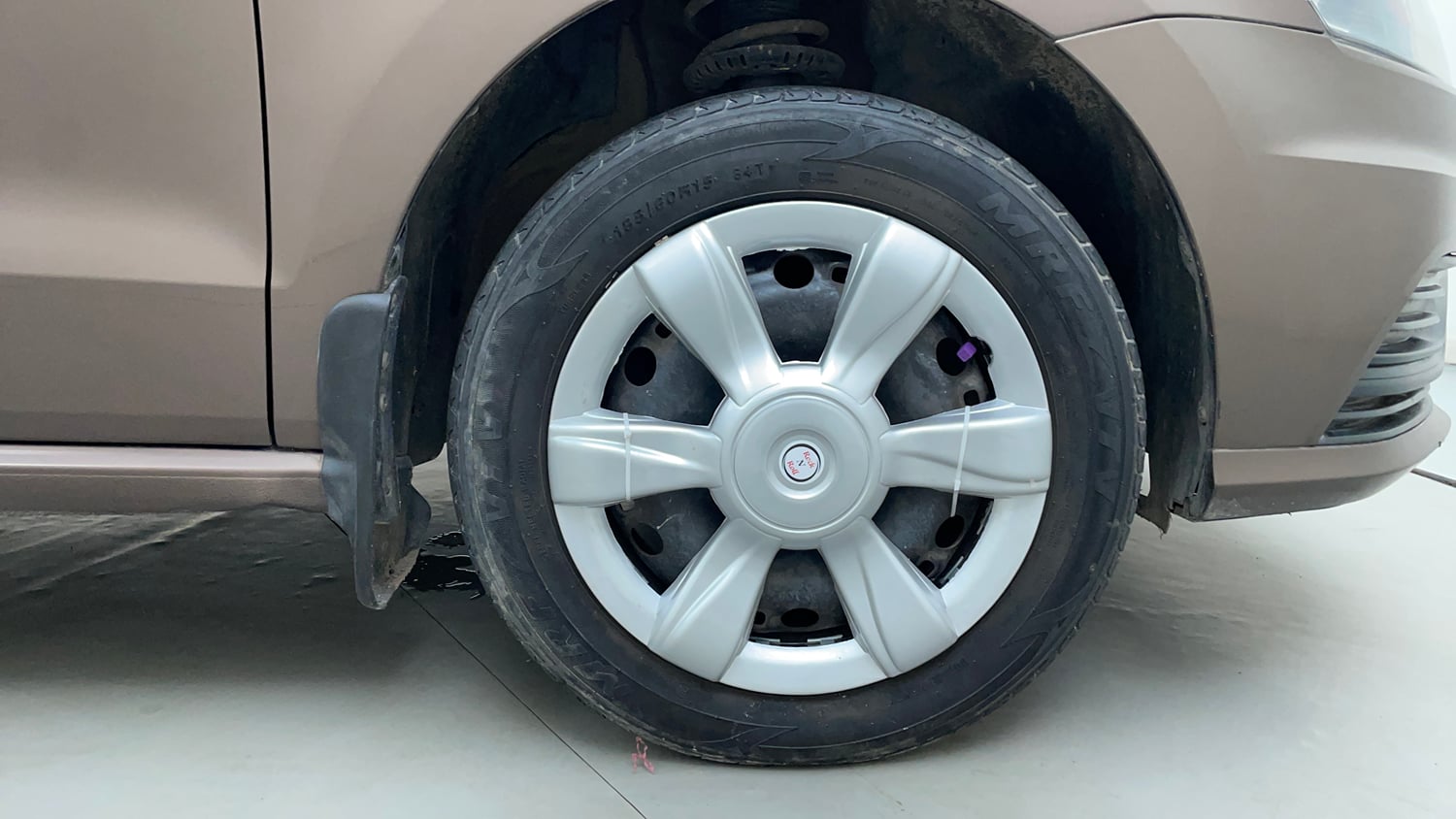 Used 2019 Volkswagen Ameo Comfortline 1.0L (P) Petrol Manual tyres RIGHT FRONT TYRE RIM VIEW