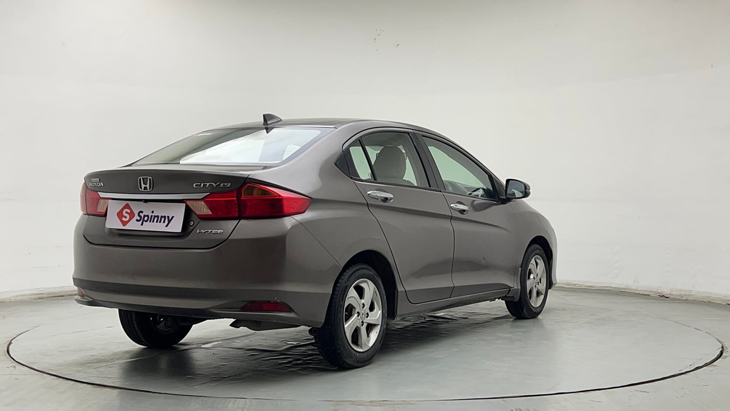 Used 2015 Honda City V Petrol Manual exterior RIGHT REAR CORNER VIEW
