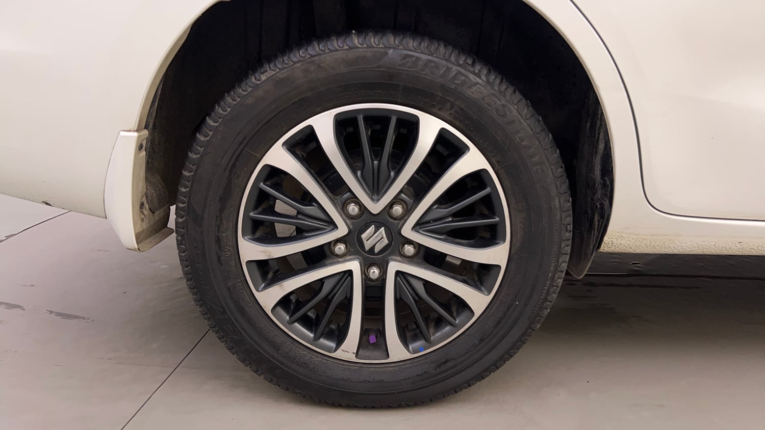 Used 2023 Maruti Suzuki Ertiga ZXi AT Petrol Automatic tyres RIGHT REAR TYRE RIM VIEW