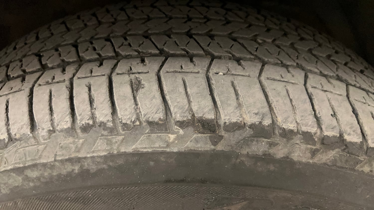Used 2016 Mahindra XUV500 W4 Diesel Manual tyres RIGHT FRONT TYRE TREAD VIEW