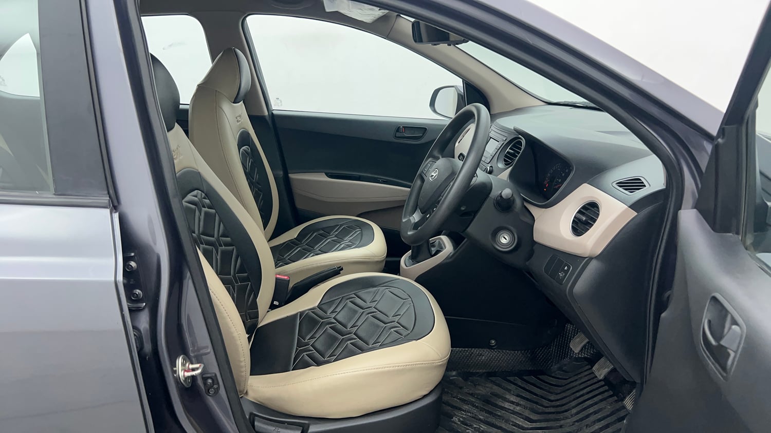 Used 2019 Hyundai Xcent S Petrol Manual interior RIGHT SIDE FRONT DOOR CABIN VIEW