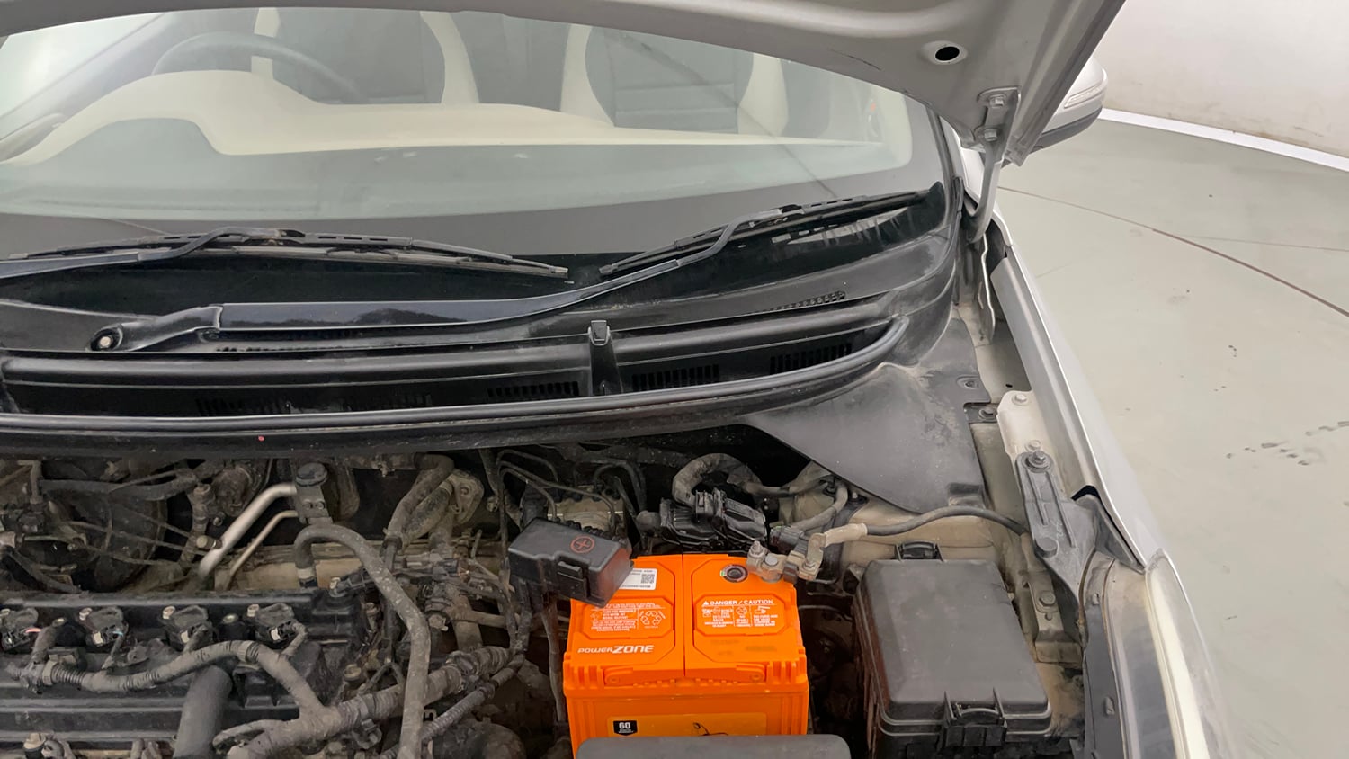 Used 2018 Hyundai Elite i20 Asta 1.2 Petrol Manual engine ENGINE LEFT SIDE HINGE & APRON VIEW