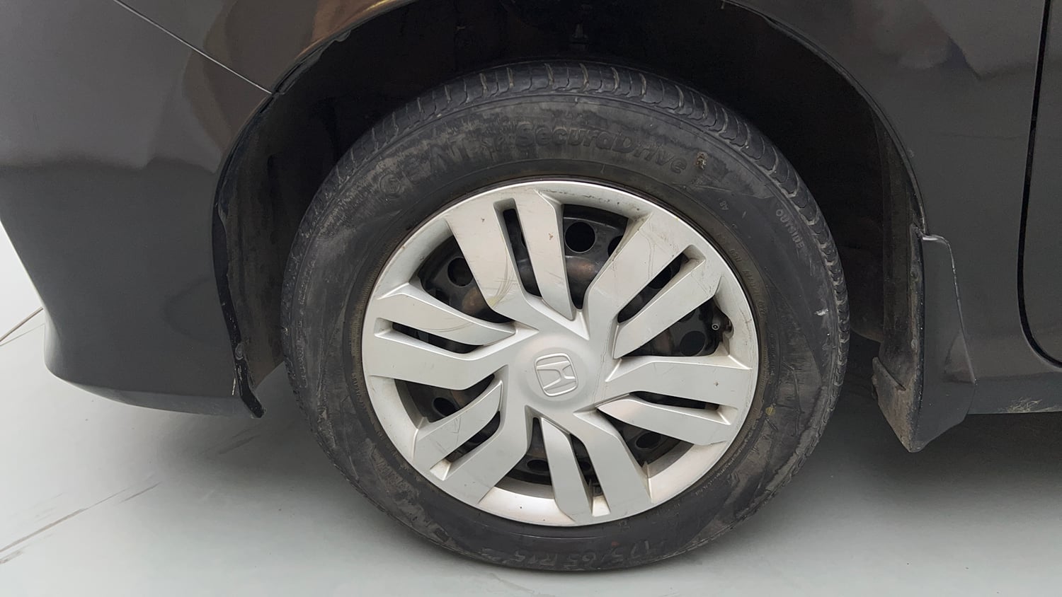 Used 2016 Honda City SV CVT Petrol Automatic tyres LEFT FRONT TYRE RIM VIEW