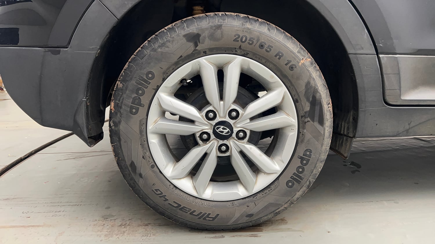 Used 2017 Hyundai Creta SX Plus 1.6  Petrol Petrol Manual tyres RIGHT REAR TYRE RIM VIEW