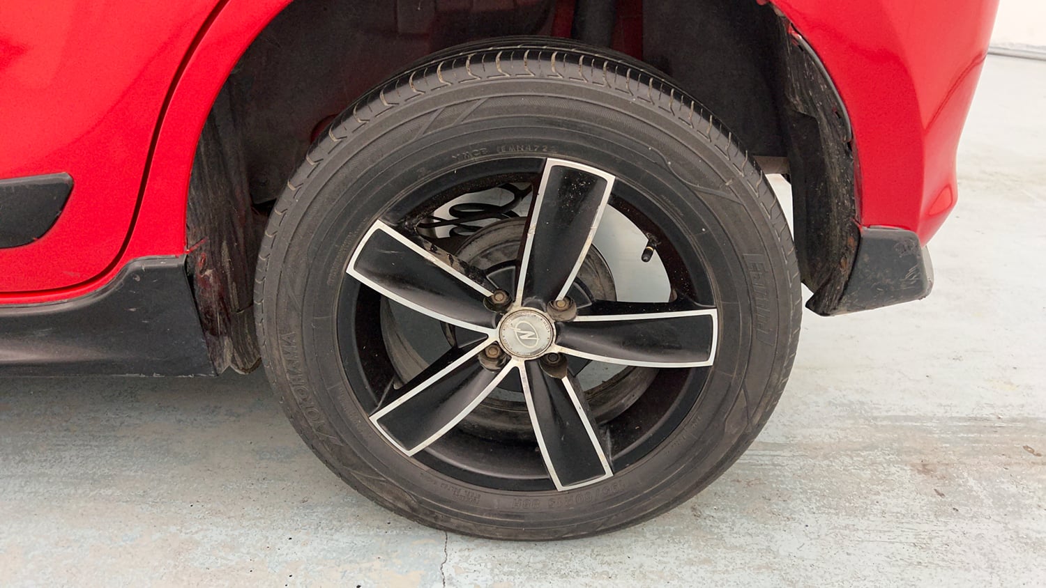 Used 2018 Maruti Suzuki Swift VXi AMT Petrol Automatic tyres LEFT REAR TYRE RIM VIEW