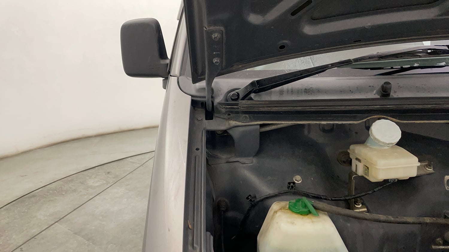 Used 2020 Maruti Suzuki Eeco 5 STR WITH A/C+HTR Petrol Manual engine ENGINE RIGHT SIDE HINGE & APRON VIEW