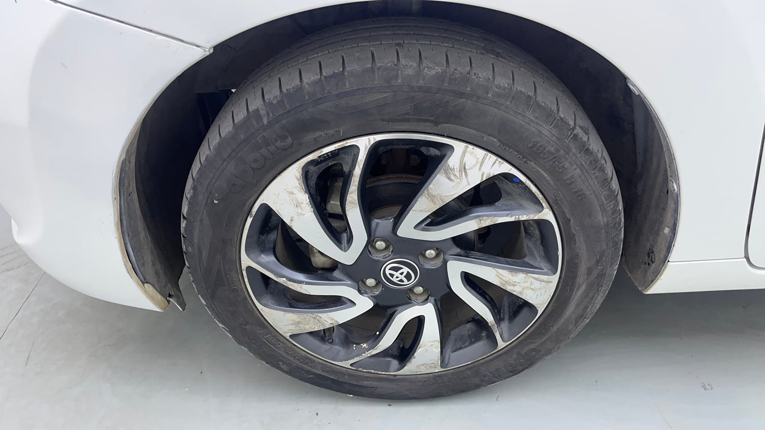 Used 2020 Toyota Glanza V CVT Petrol Automatic tyres LEFT FRONT TYRE RIM VIEW