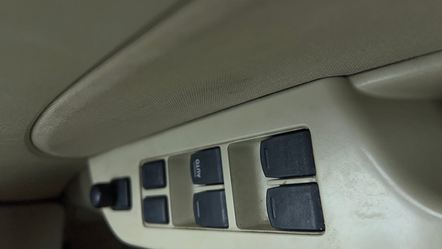 Used 2016 Maruti Suzuki Swift Dzire VXI AT Petrol Automatic top_features Power windows