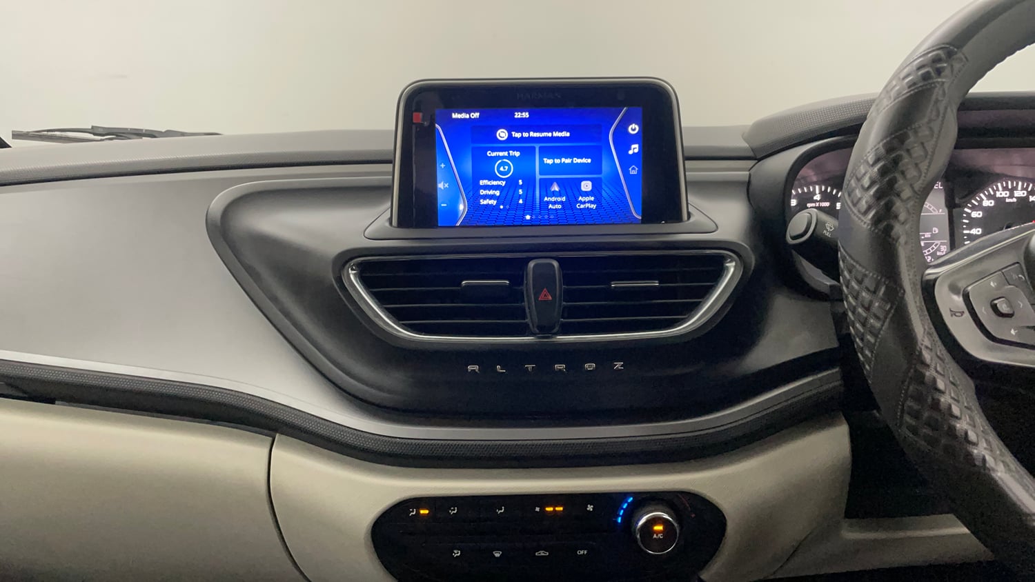 Used 2022 Tata Altroz XM Plus Petrol Petrol Manual interior MUSIC SYSTEM & AC CONTROL VIEW