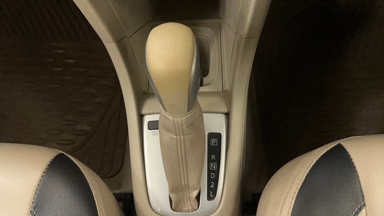 Used 2013 Maruti Suzuki Swift Dzire Automatic Petrol Automatic interior GEAR  KNOB VIEW