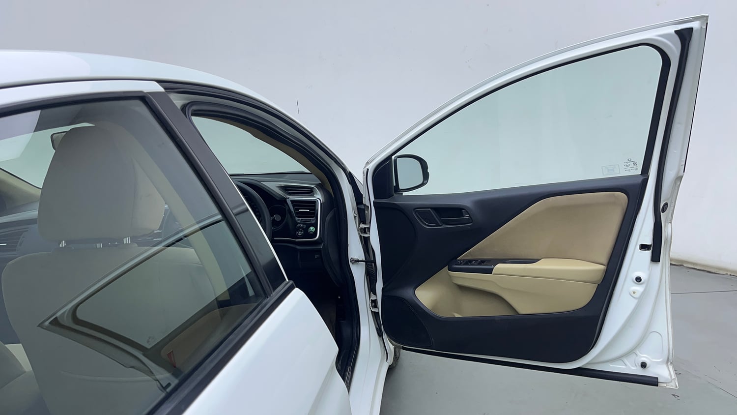 Used 2015 Honda City SV CVT Petrol Automatic interior RIGHT FRONT DOOR OPEN VIEW