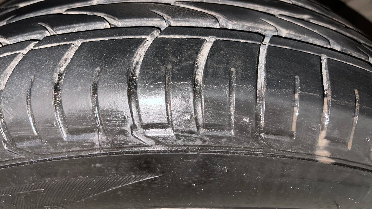 Used 2016 Hyundai Creta 1.6 SX Plus AT Petrol Petrol Automatic tyres RIGHT FRONT TYRE TREAD VIEW