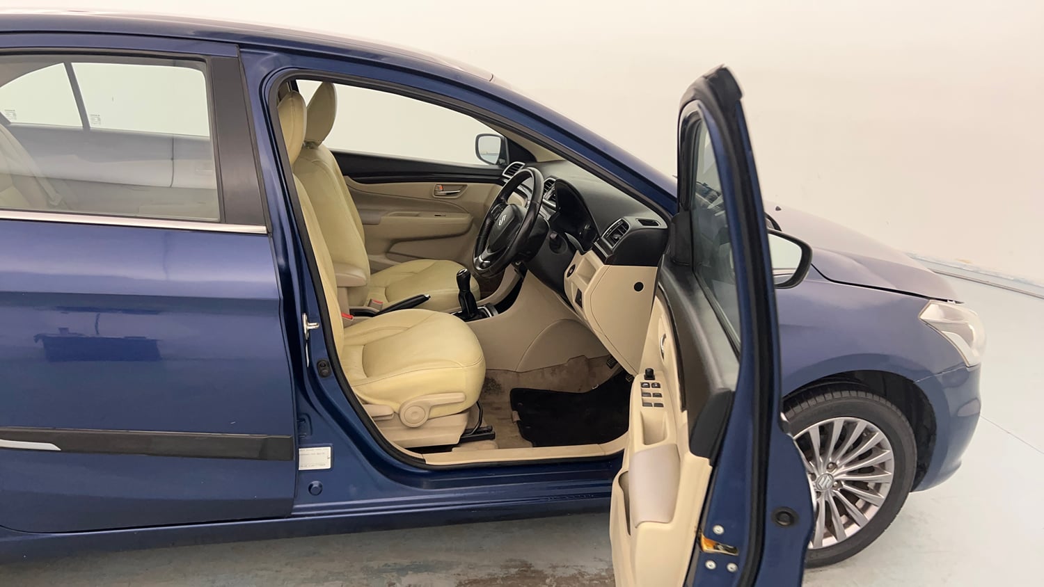 Used 2017 Maruti Suzuki Ciaz Alpha 1.4 MT Petrol Manual interior RIGHT SIDE FRONT DOOR CABIN VIEW