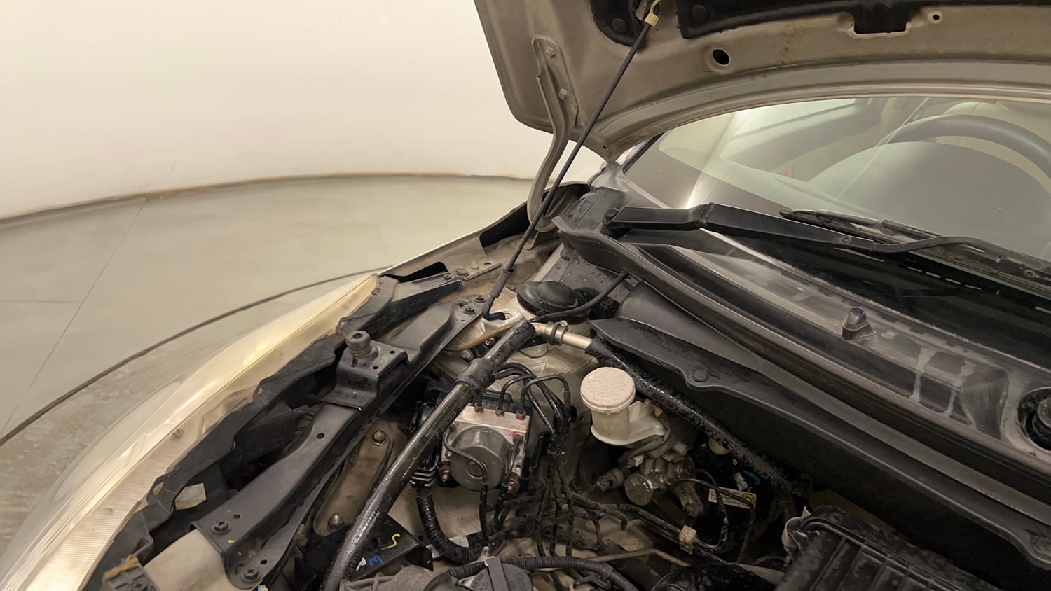 Used 2013 Maruti Suzuki Swift Dzire Automatic Petrol Automatic engine ENGINE RIGHT SIDE HINGE & APRON VIEW